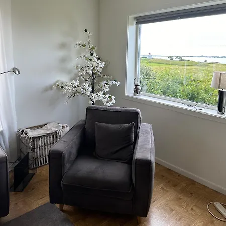 Strandhus Med Panoramautsikt Nyaraló